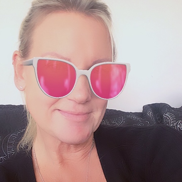 Meet your Posher, Hydee - Picture 2 of 4